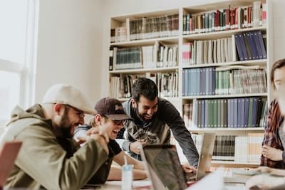 Esplora i benefici del lavoro collaborativo e del mentoring